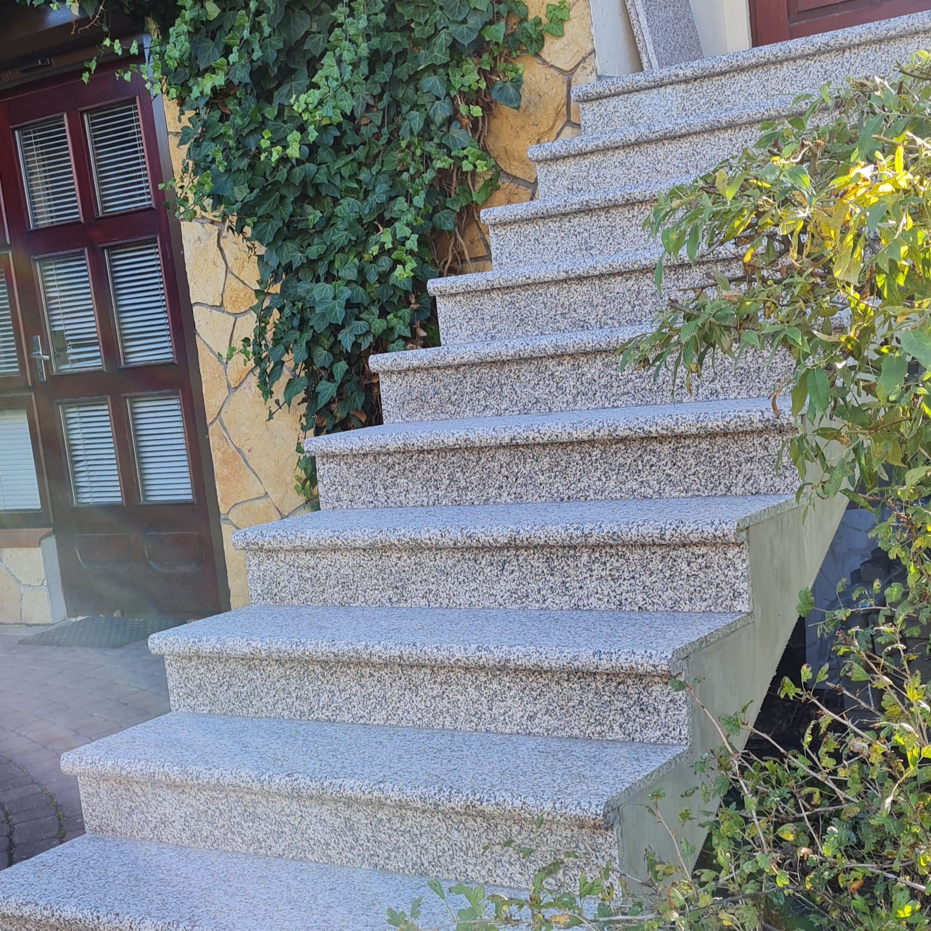 Stopnica granitowa G682 bullnose - 120x35x2 - obrazek 4