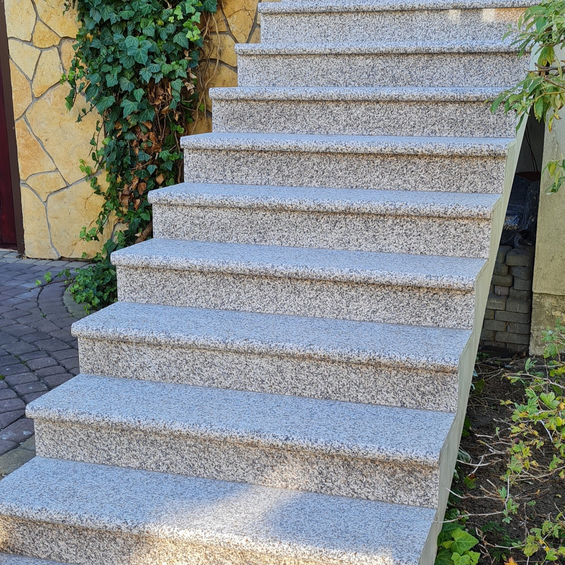 Stopnica granitowa G682 bullnose - 135x35x2 - obrazek 5