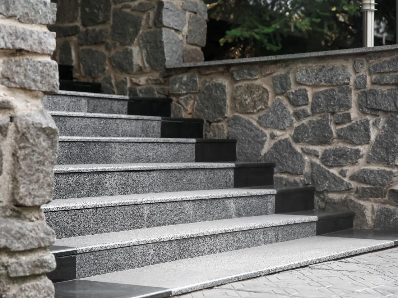 Kamień na schody